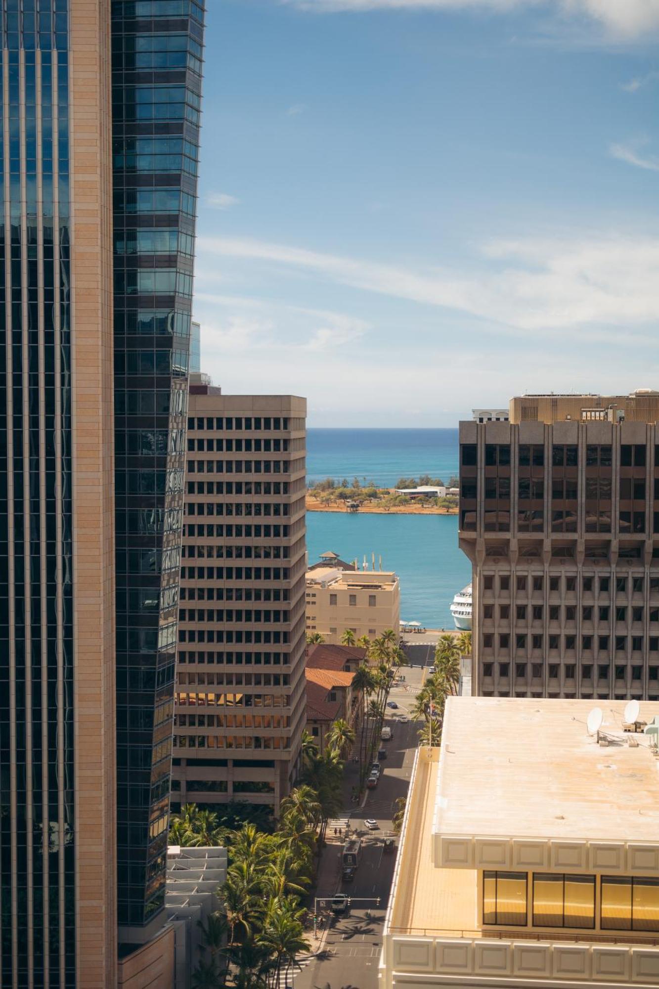 Bishop Suites At Executive Centre Honolulu Exterior photo