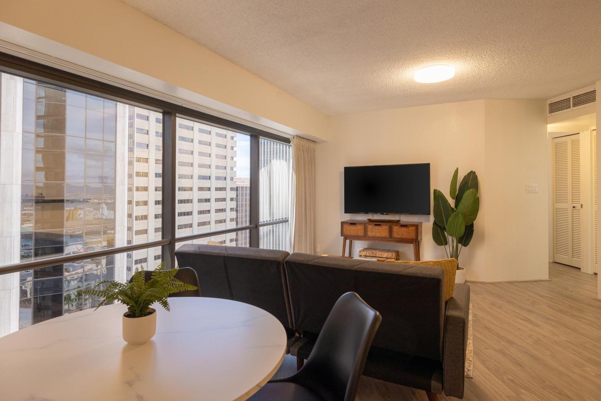 Bishop Suites At Executive Centre Honolulu Exterior photo
