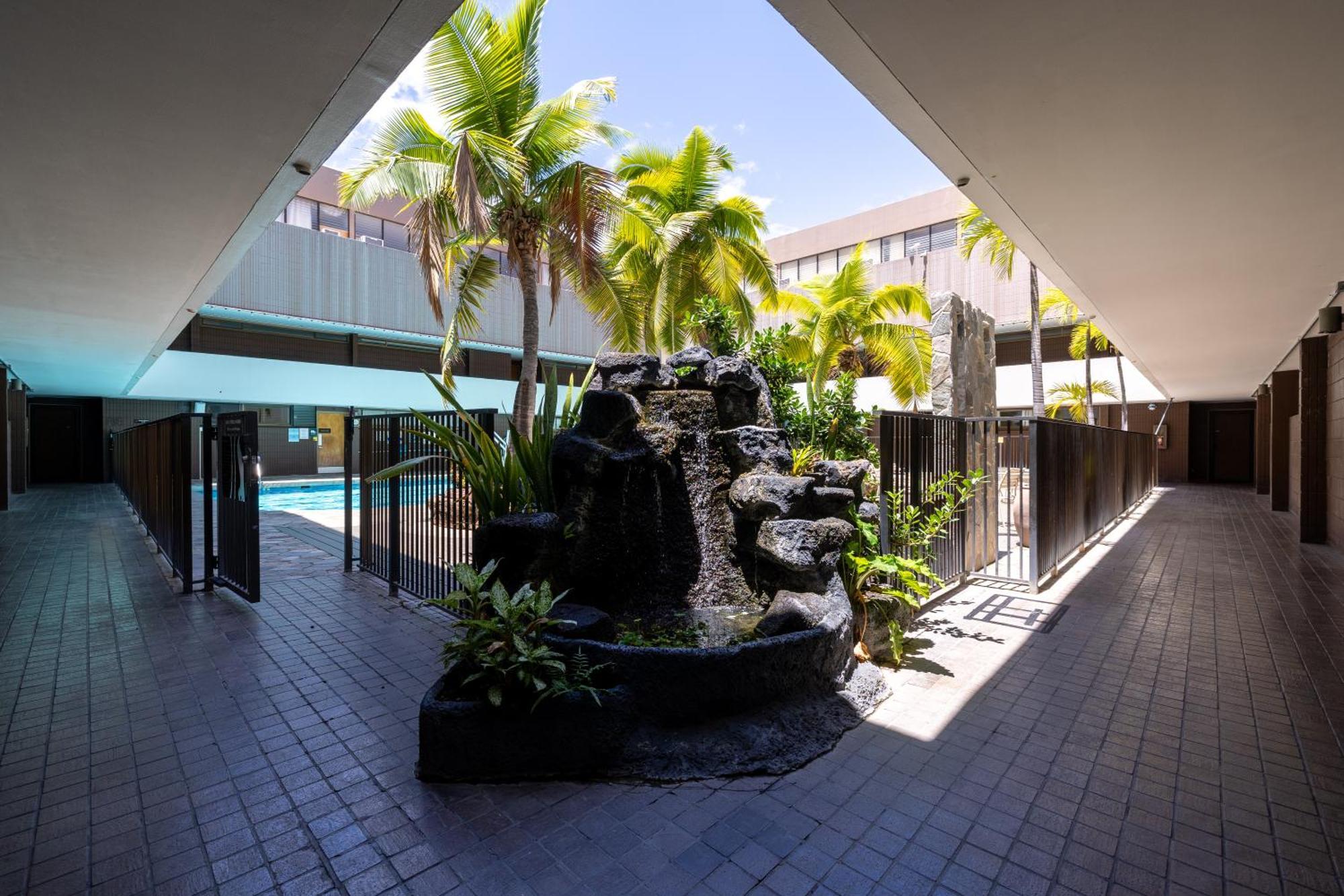 Bishop Suites At Executive Centre Honolulu Exterior photo