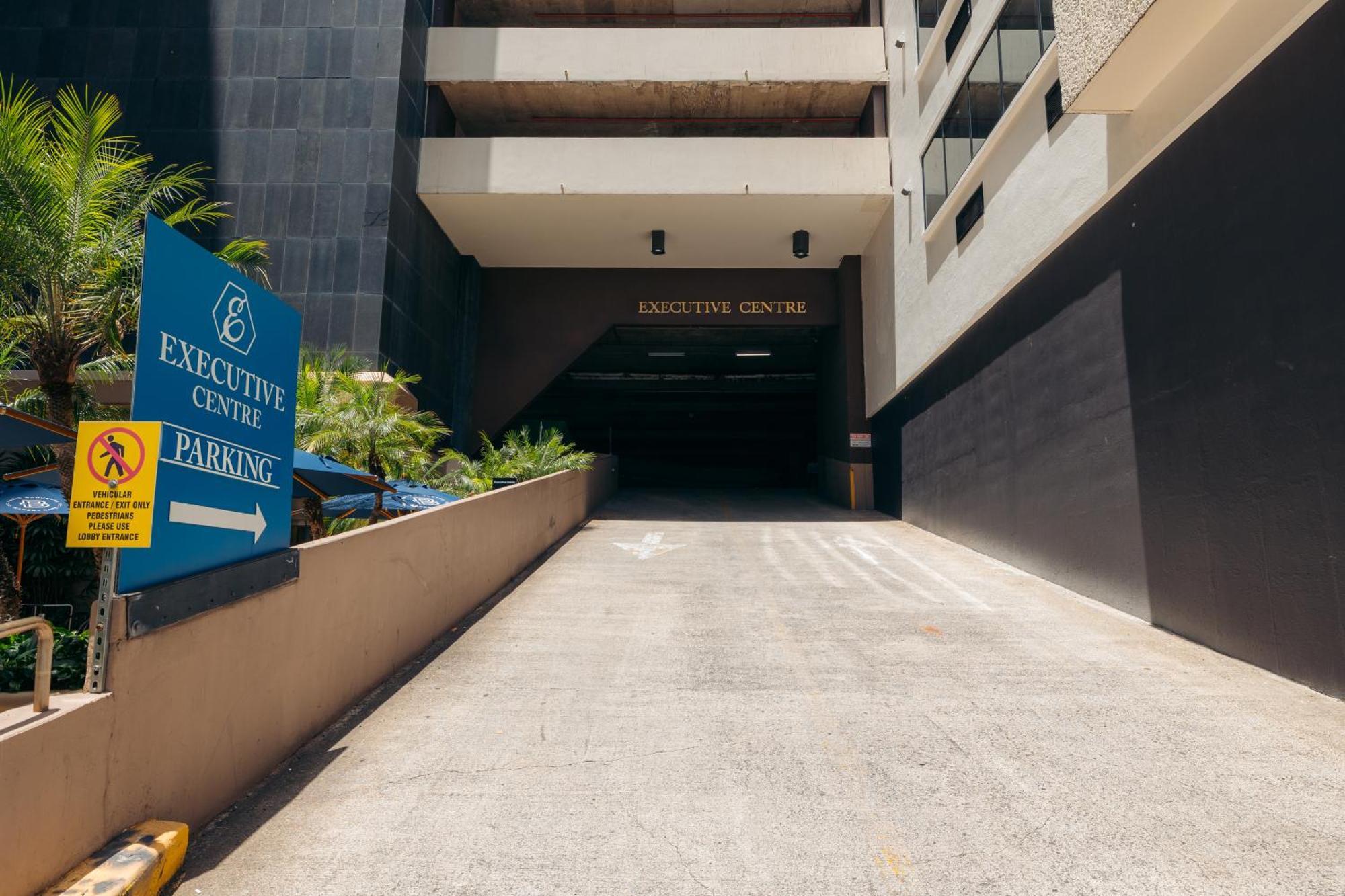 Bishop Suites At Executive Centre Honolulu Exterior photo