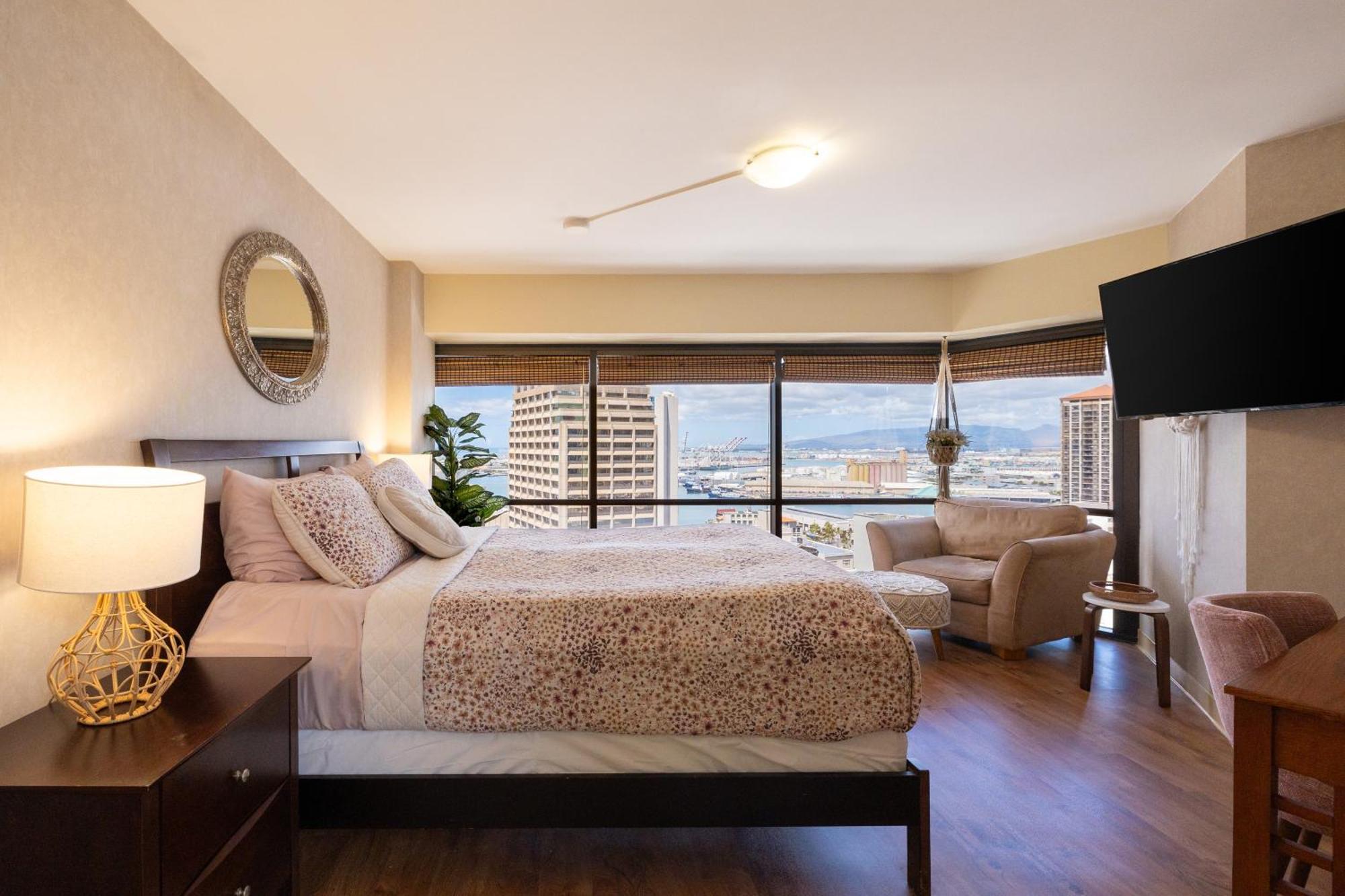Bishop Suites At Executive Centre Honolulu Exterior photo