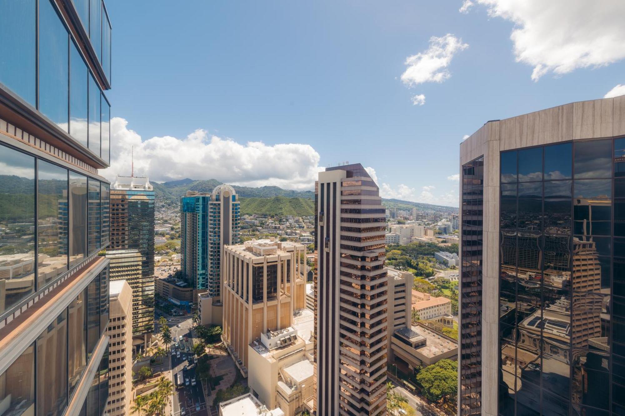 Bishop Suites At Executive Centre Honolulu Exterior photo